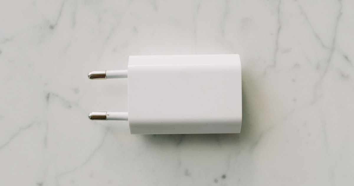 Anker vs. UGREEN Travel Chargers: Which GaN Charger Should You Pack?