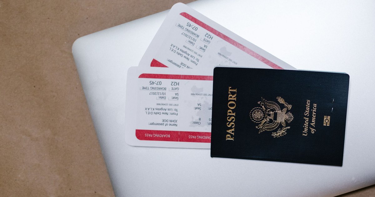 Best Travel Insurance for Digital Nomads (SafetyWing vs Heymondo)